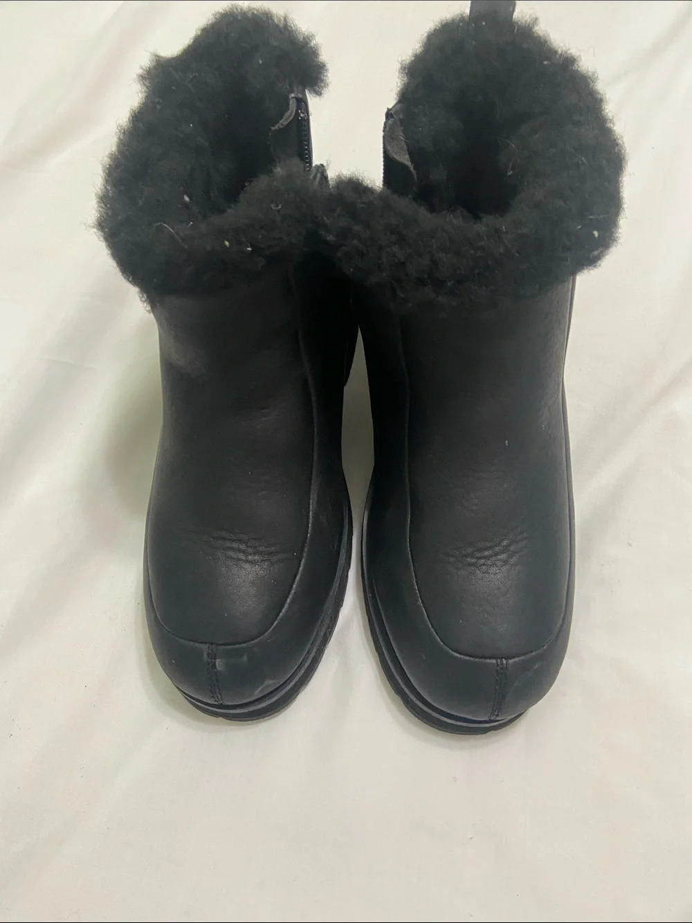 UGG Black leather Shearling-Lined Winter Ankle Boots